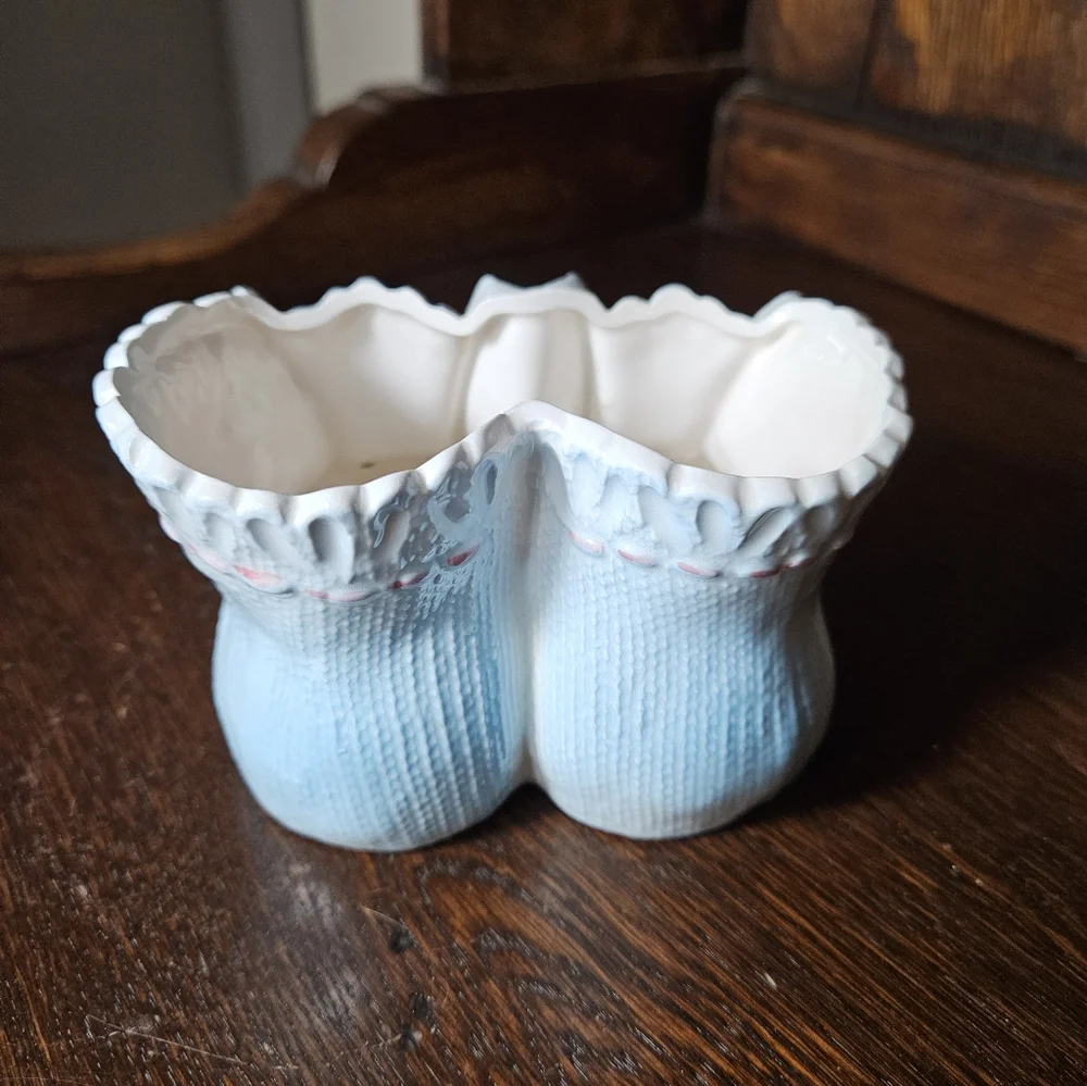 Vintage Inarco Ceramic Baby Shoe Planter .